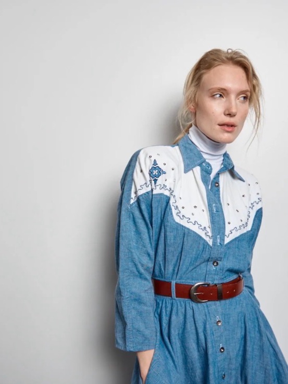 Real Vintage Made in USA Embroidered Chambray Cowgirl Shirt Dress w Belt Cotton - Picture 15 of 16